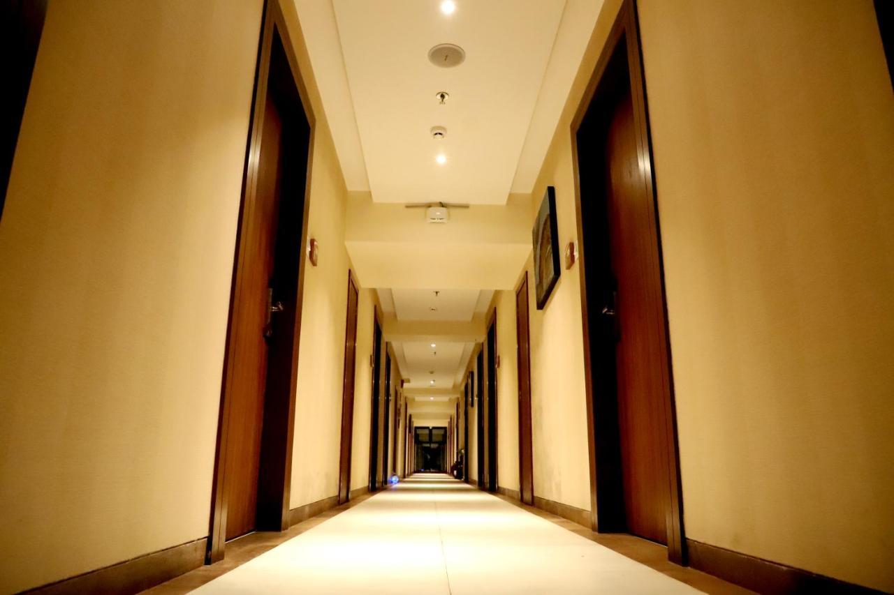 Hotel Reyansh Grand Boisar Esterno foto