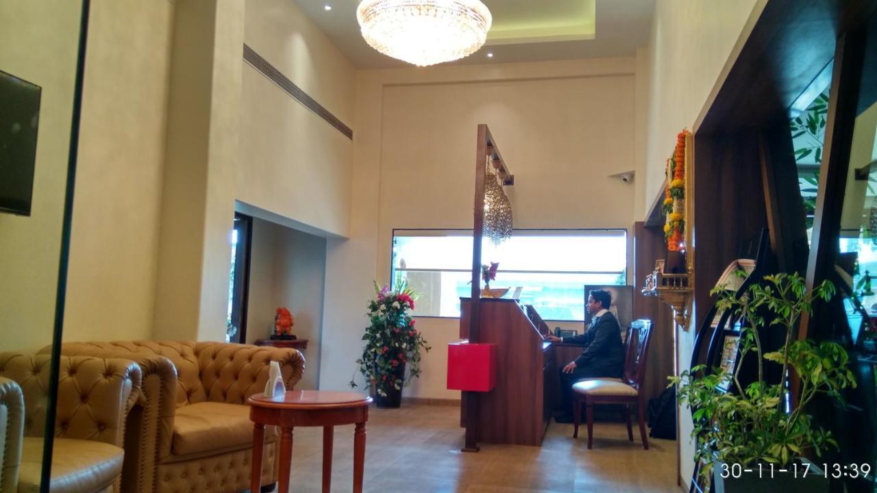 Hotel Reyansh Grand Boisar Esterno foto
