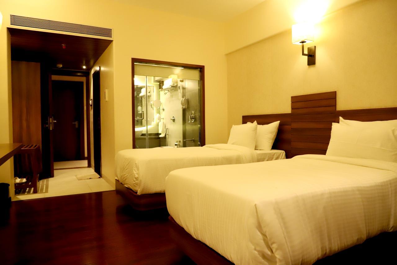 Hotel Reyansh Grand Boisar Esterno foto
